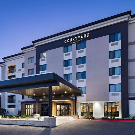 Courtyard Laredo Hotel Exterior photo