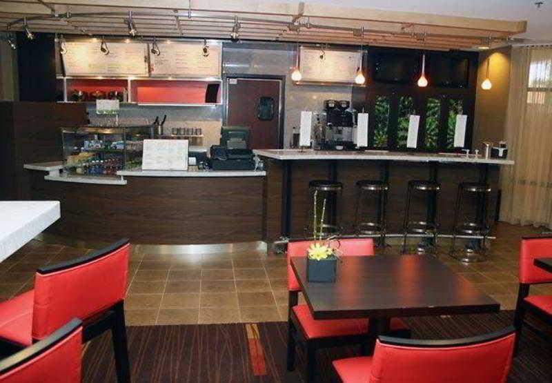 Courtyard Laredo Hotel Restaurant photo